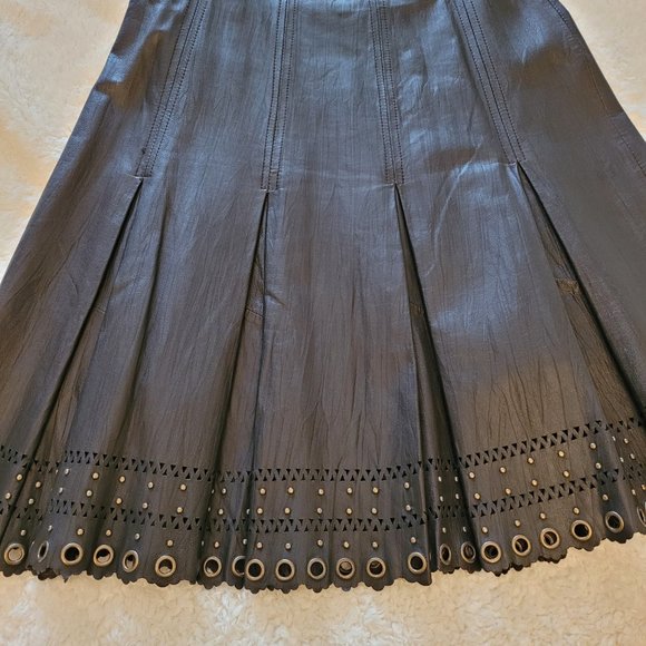Danier Genuine Leather Skirt in size 2 - SOLD - Picture 10 of 11